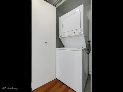 130 North Garland Court Chicago IL 60602