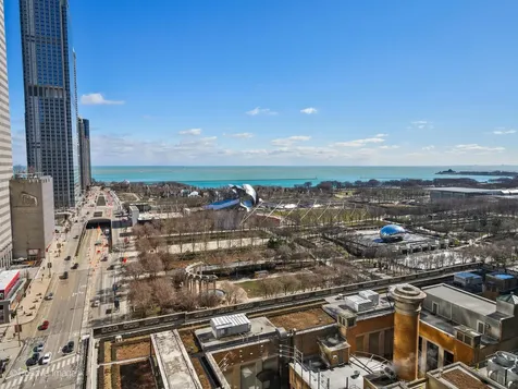 130 North Garland Court Chicago IL 60602