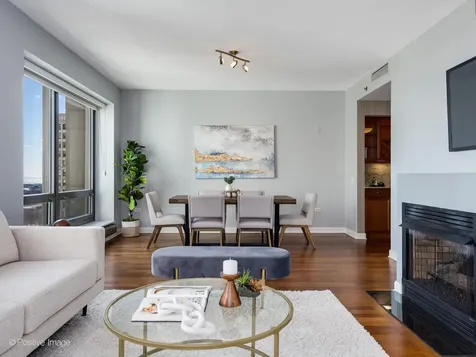 130 North Garland Court Chicago IL 60602