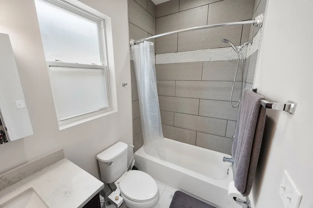 6418 South Rhodes Avenue Chicago IL 60637