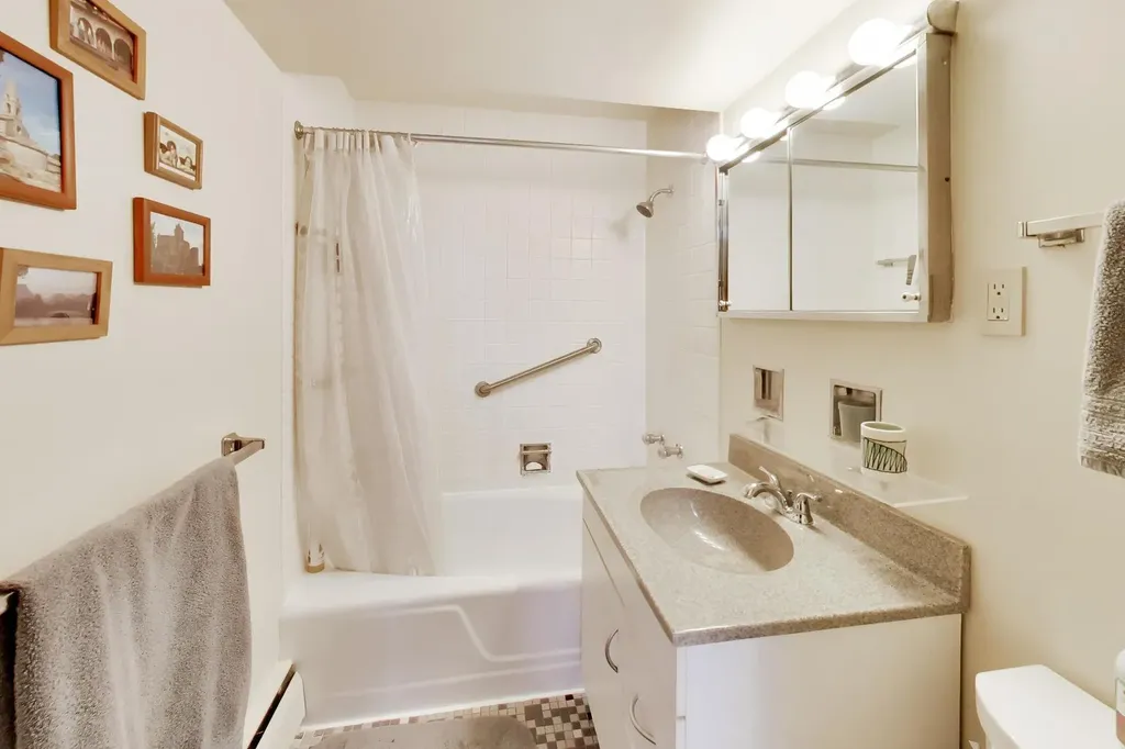 1456 East Park Place Chicago IL 60637
