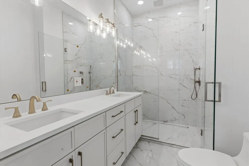 6414 North Francisco Avenue Chicago IL 60645