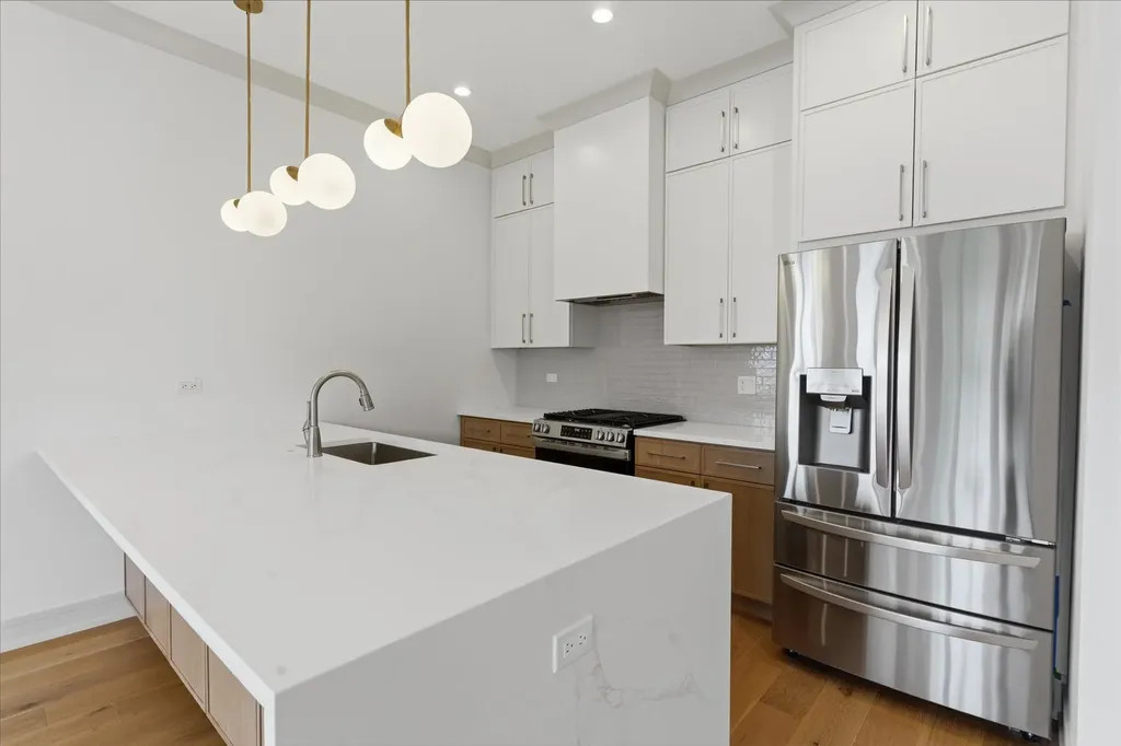 6414 North Francisco Avenue Chicago IL 60645