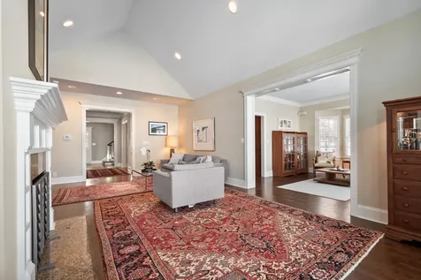 563 Greenway Drive Lake Forest IL 60045