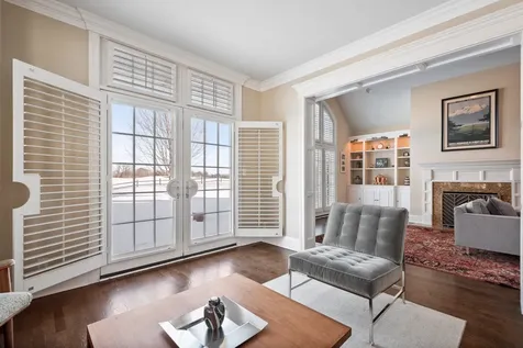 563 Greenway Drive Lake Forest IL 60045
