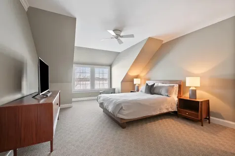 563 Greenway Drive Lake Forest IL 60045