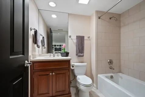 563 Greenway Drive Lake Forest IL 60045
