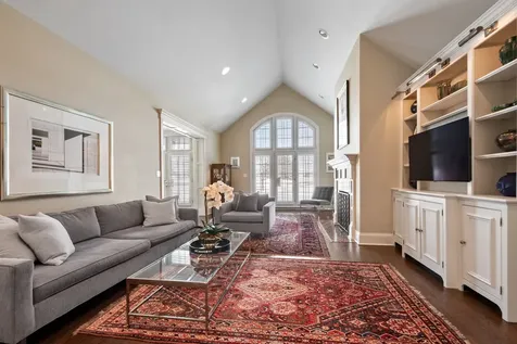 563 Greenway Drive Lake Forest IL 60045