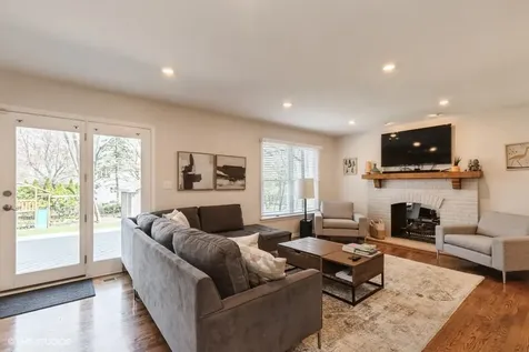 1712 Juliet Lane Libertyville IL 60048