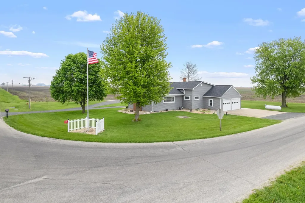 4698 East 17th. Road Leland IL 60531