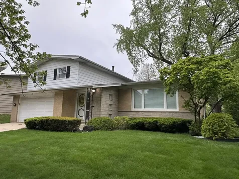 821 West Manor Court Glenwood IL 60425