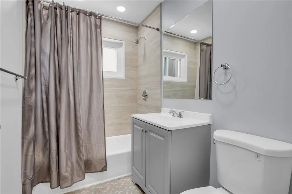 7351 North Ridge Boulevard Chicago IL 60645