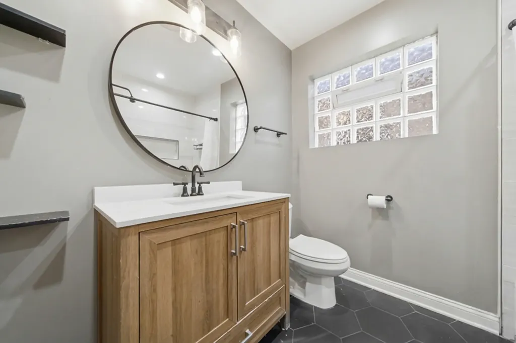 5422 South Oak Park Avenue Chicago IL 60638