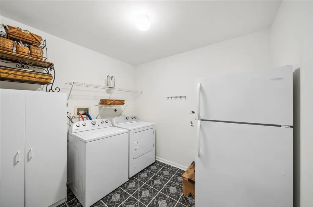 645 Chestnut Drive Carol Stream IL 60188