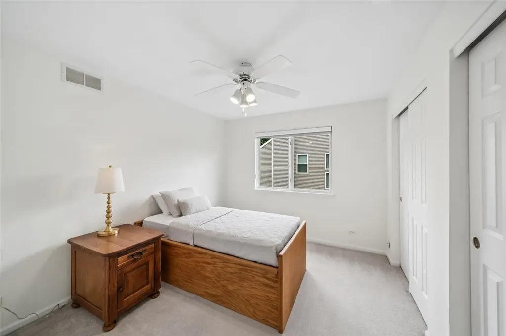 645 Chestnut Drive Carol Stream IL 60188