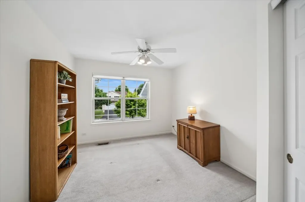 645 Chestnut Drive Carol Stream IL 60188