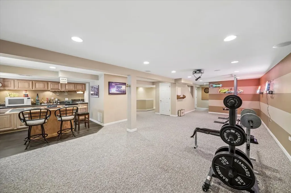 645 Chestnut Drive Carol Stream IL 60188