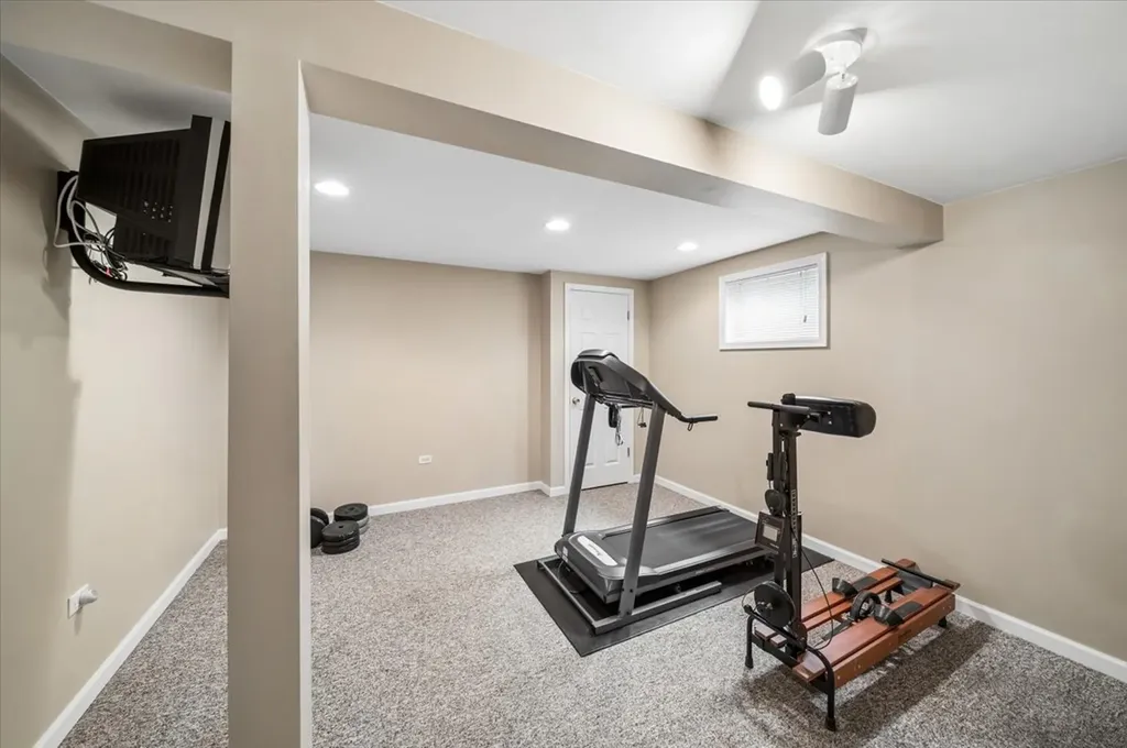 645 Chestnut Drive Carol Stream IL 60188