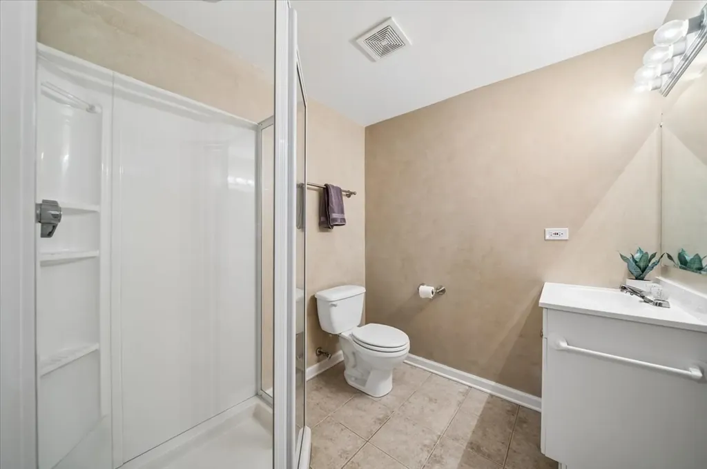 645 Chestnut Drive Carol Stream IL 60188