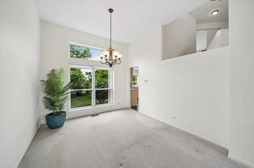 645 Chestnut Drive Carol Stream IL 60188