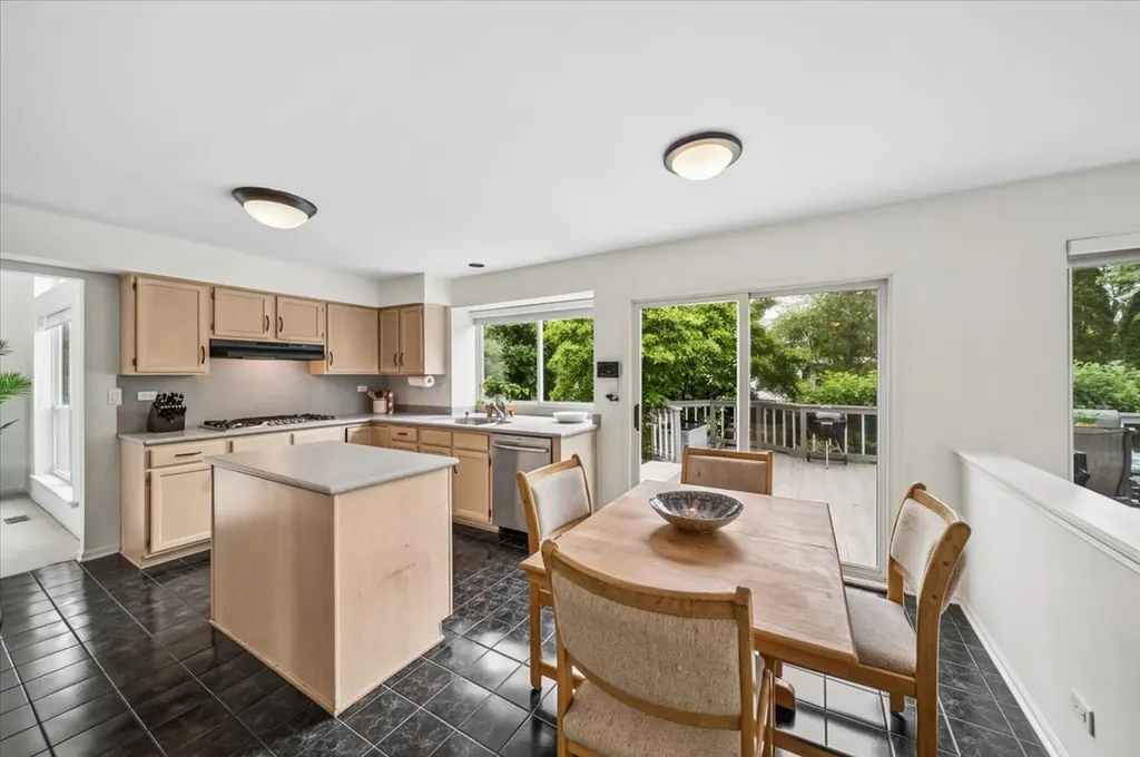 645 Chestnut Drive Carol Stream IL 60188