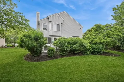 645 Chestnut Drive Carol Stream IL 60188
