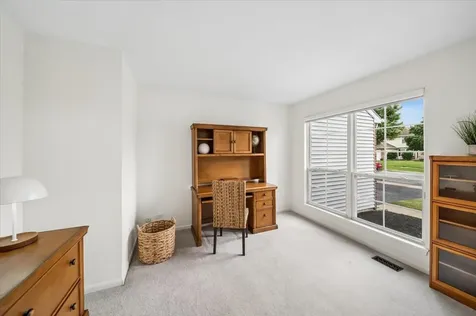 645 Chestnut Drive Carol Stream IL 60188