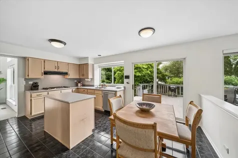 645 Chestnut Drive Carol Stream IL 60188