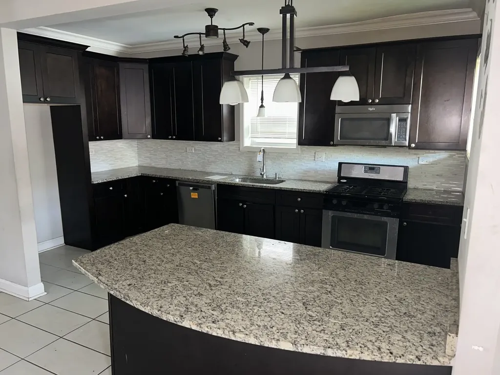 7221 South Bennett Avenue Chicago IL 60649