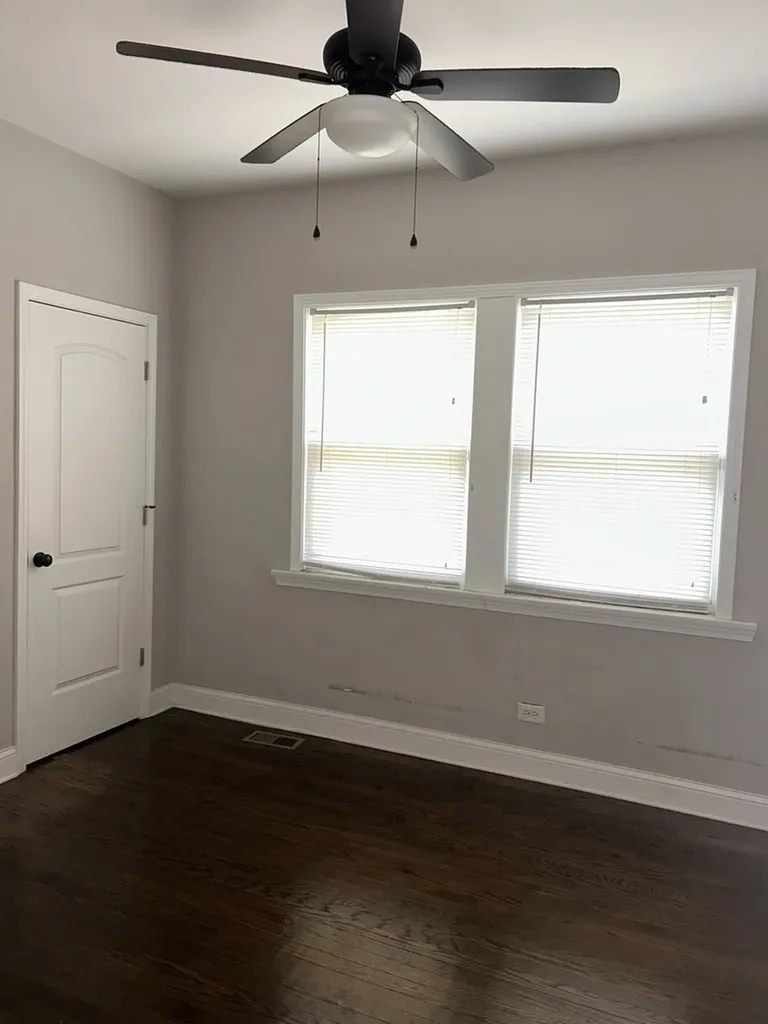 7221 South Bennett Avenue Chicago IL 60649