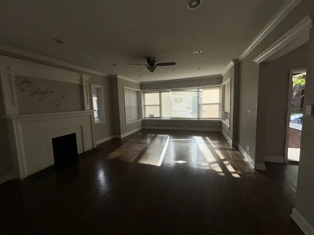 7221 South Bennett Avenue Chicago IL 60649