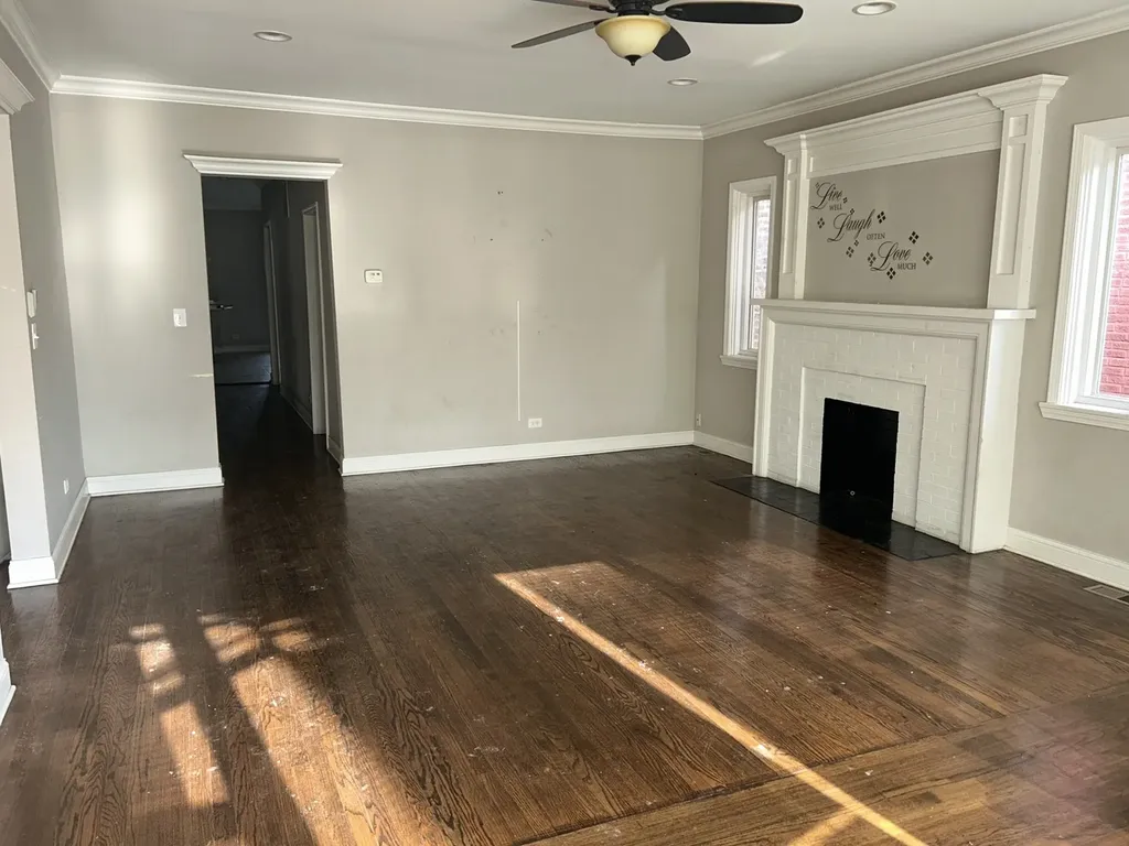 7221 South Bennett Avenue Chicago IL 60649