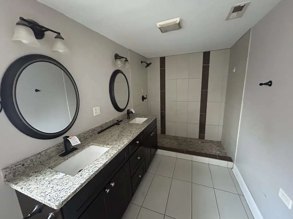 7221 South Bennett Avenue Chicago IL 60649