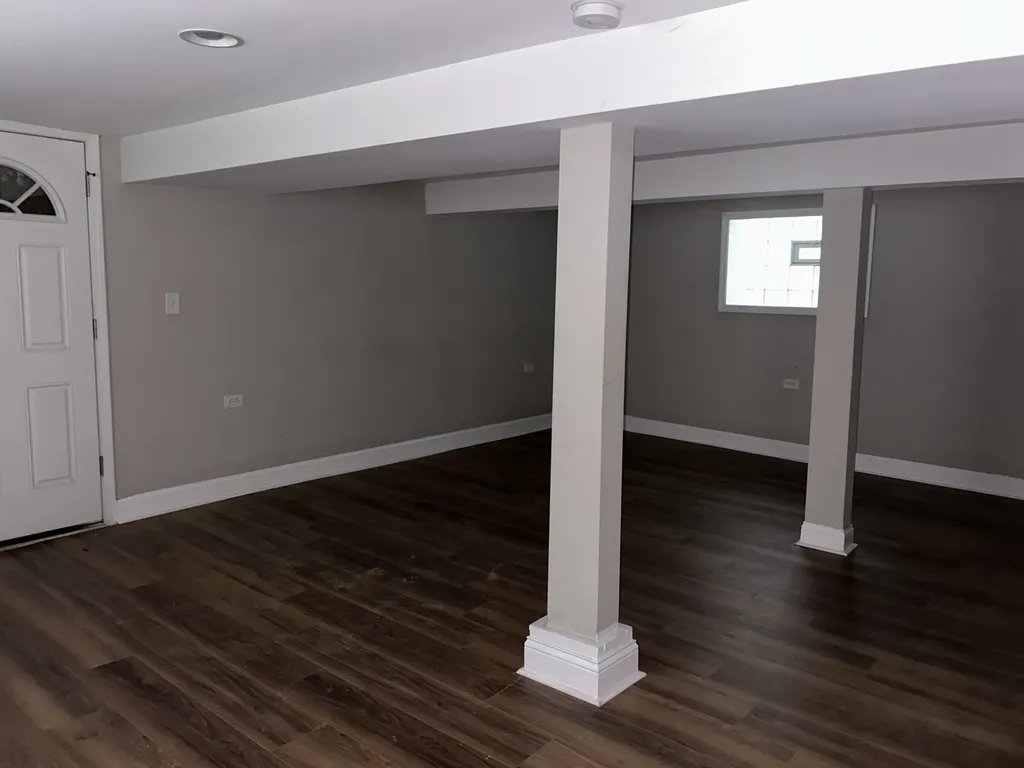 7221 South Bennett Avenue Chicago IL 60649