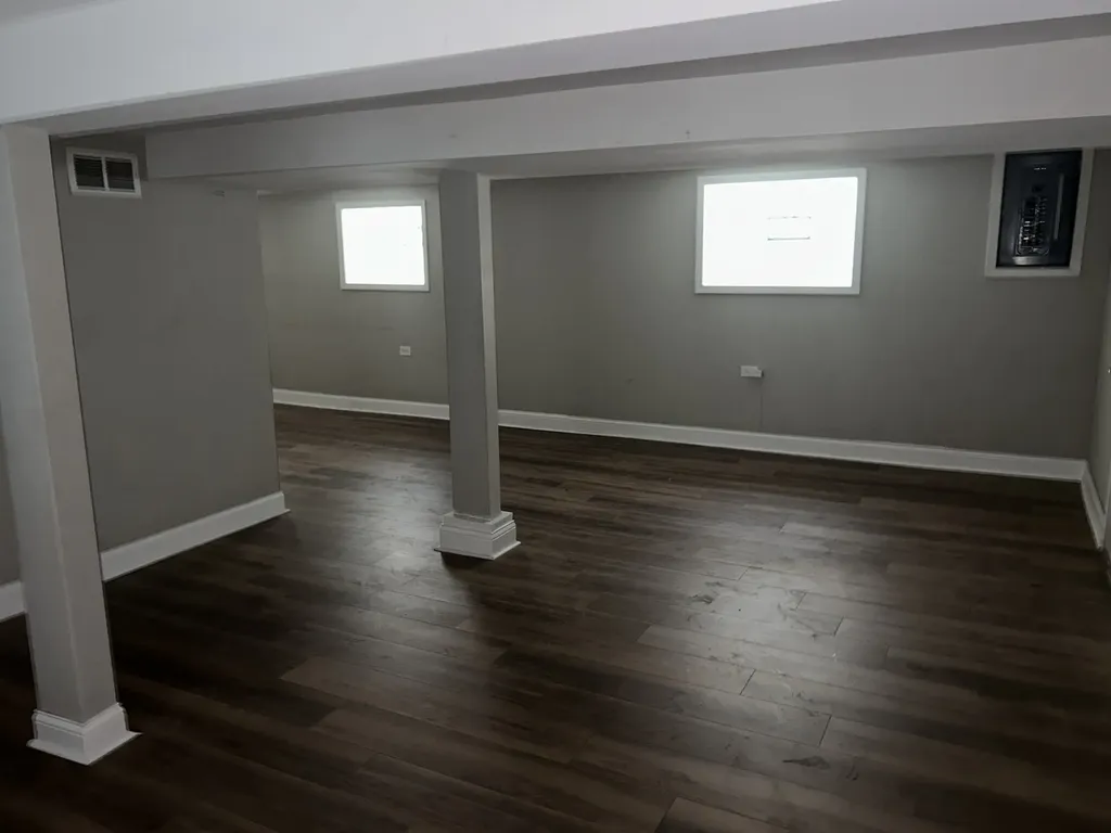 7221 South Bennett Avenue Chicago IL 60649