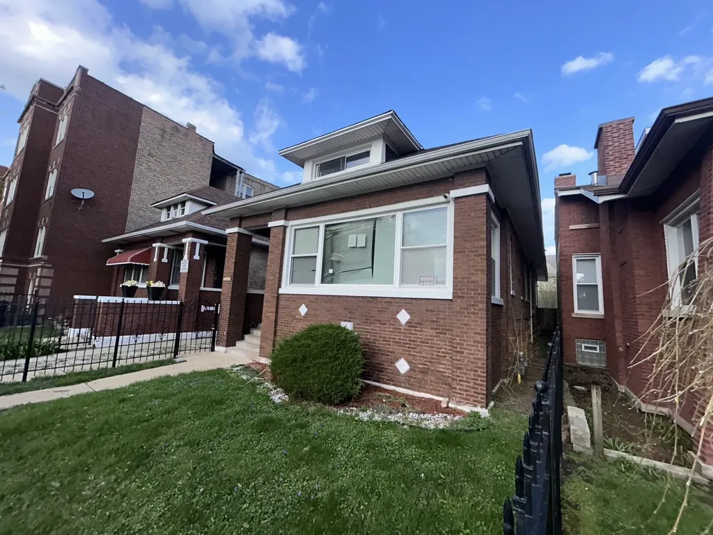 7221 South Bennett Avenue Chicago IL 60649