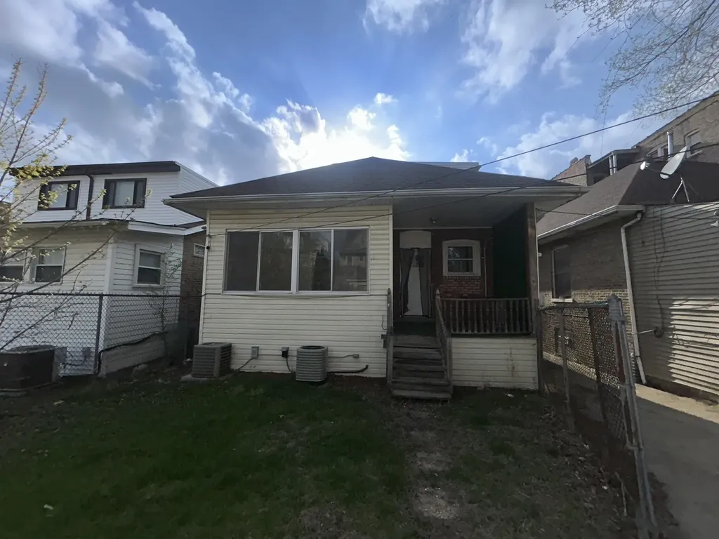 7221 South Bennett Avenue Chicago IL 60649