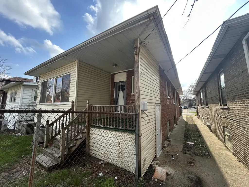 7221 South Bennett Avenue Chicago IL 60649