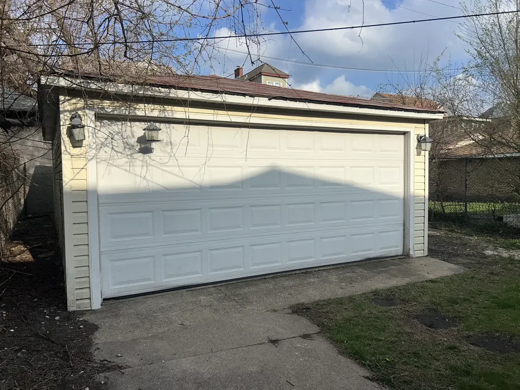 7221 South Bennett Avenue Chicago IL 60649