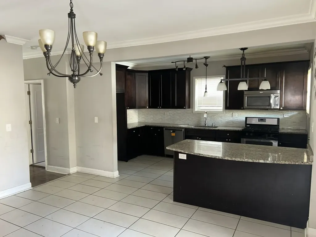 7221 South Bennett Avenue Chicago IL 60649