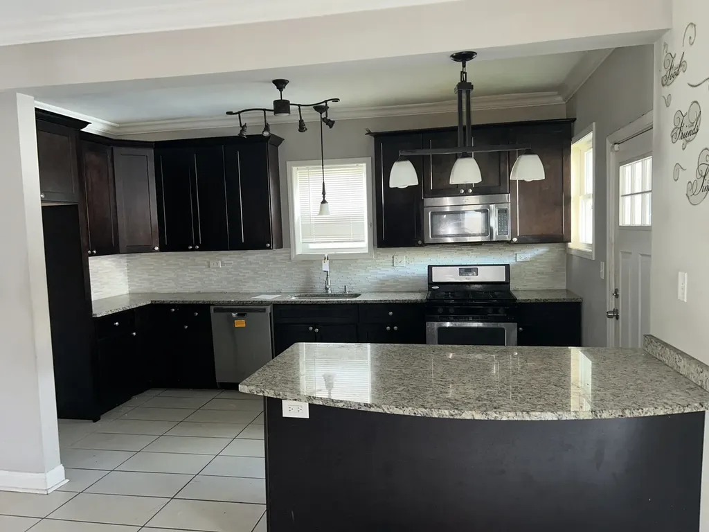 7221 South Bennett Avenue Chicago IL 60649
