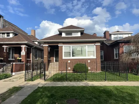 7221 South Bennett Avenue Chicago IL 60649