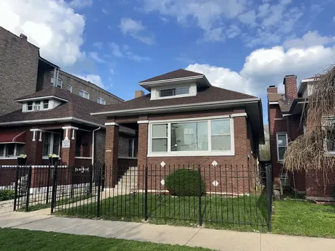 7221 South Bennett Avenue Chicago IL 60649