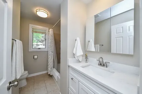 1174 Kent Court Wheaton IL 60189