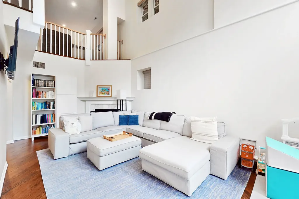 626 West Buckingham Place Chicago IL 60657