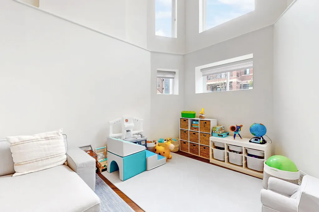 626 West Buckingham Place Chicago IL 60657