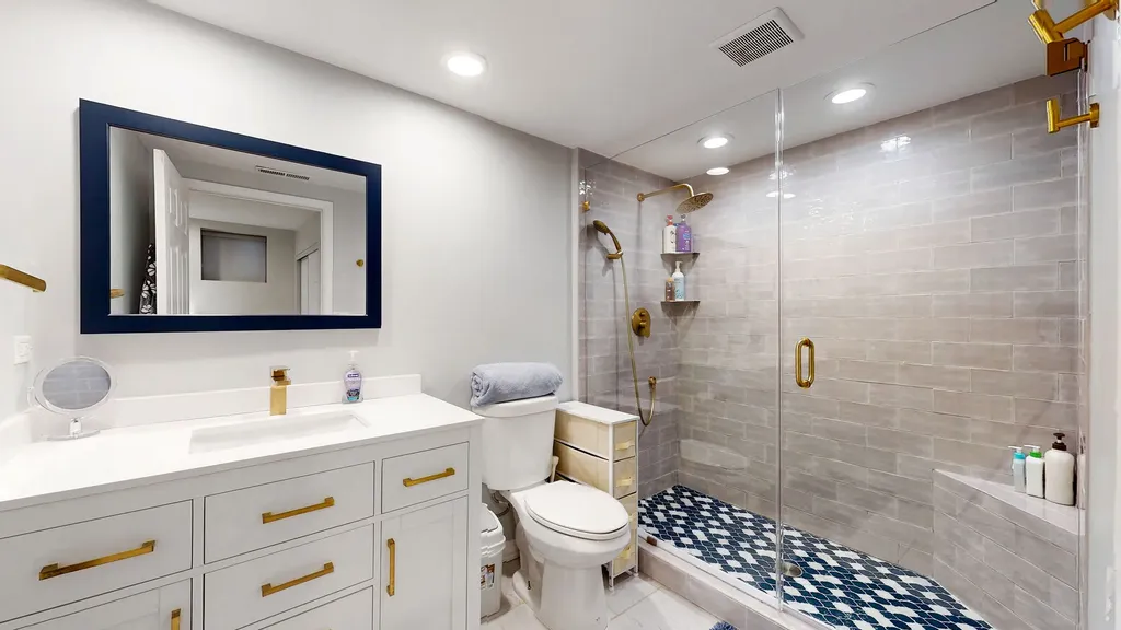 626 West Buckingham Place Chicago IL 60657