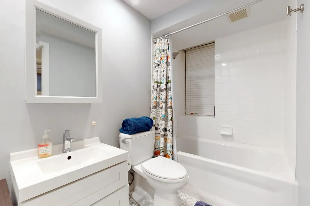 626 West Buckingham Place Chicago IL 60657
