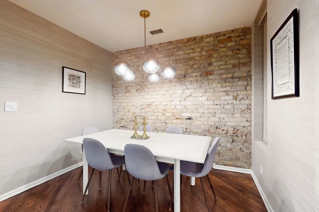 626 West Buckingham Place Chicago IL 60657