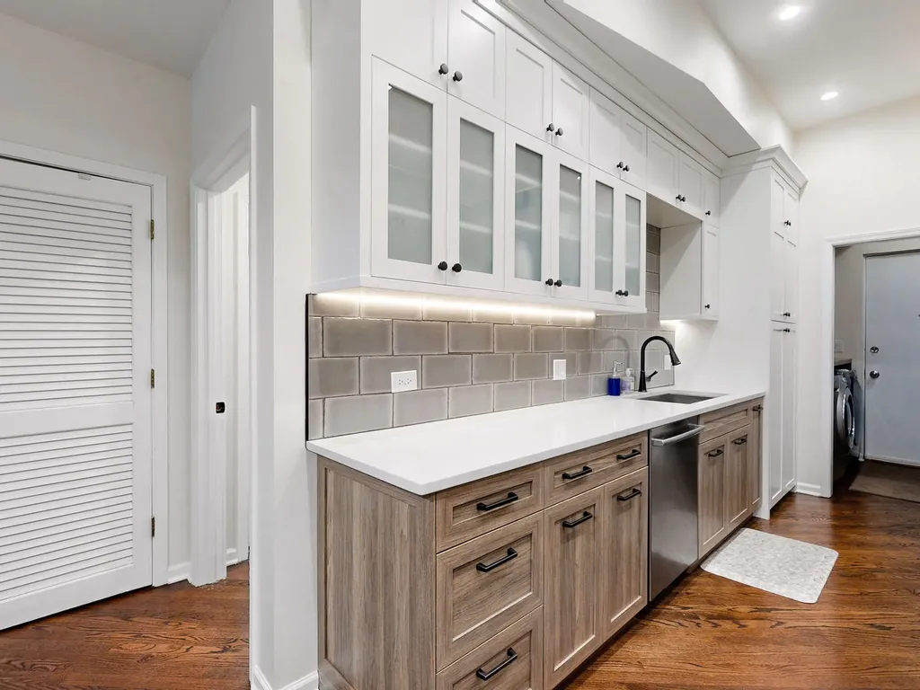 626 West Buckingham Place Chicago IL 60657